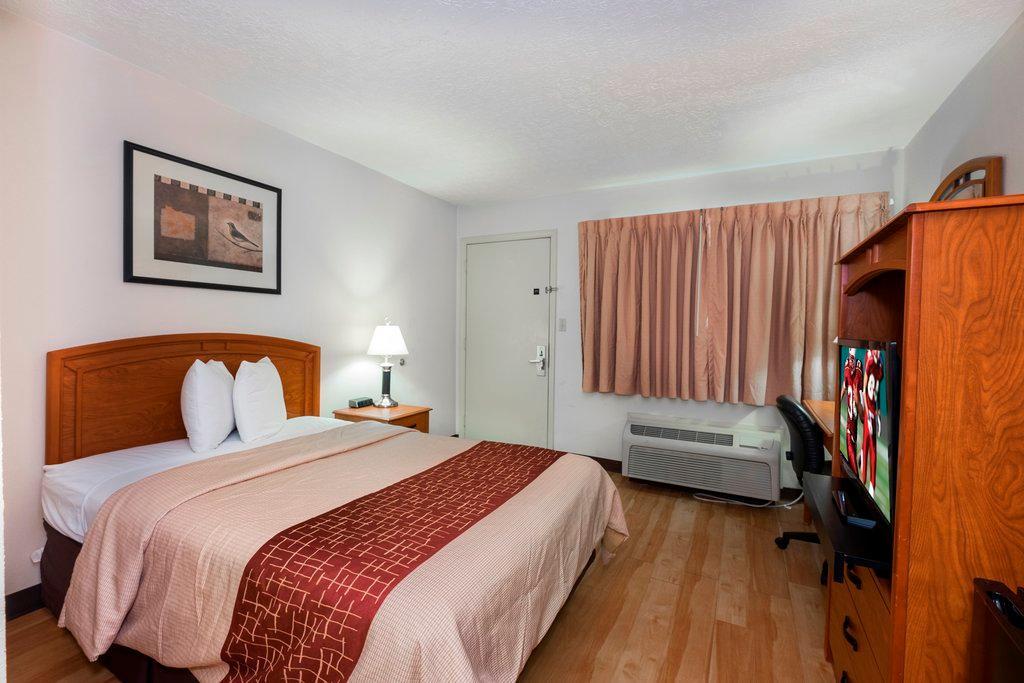 Red Roof Inn Columbus Northeast Westerville Buitenkant foto