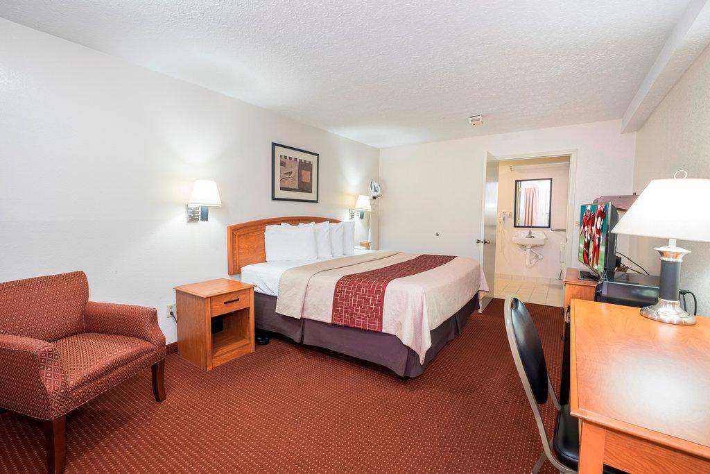 Red Roof Inn Columbus Northeast Westerville Buitenkant foto